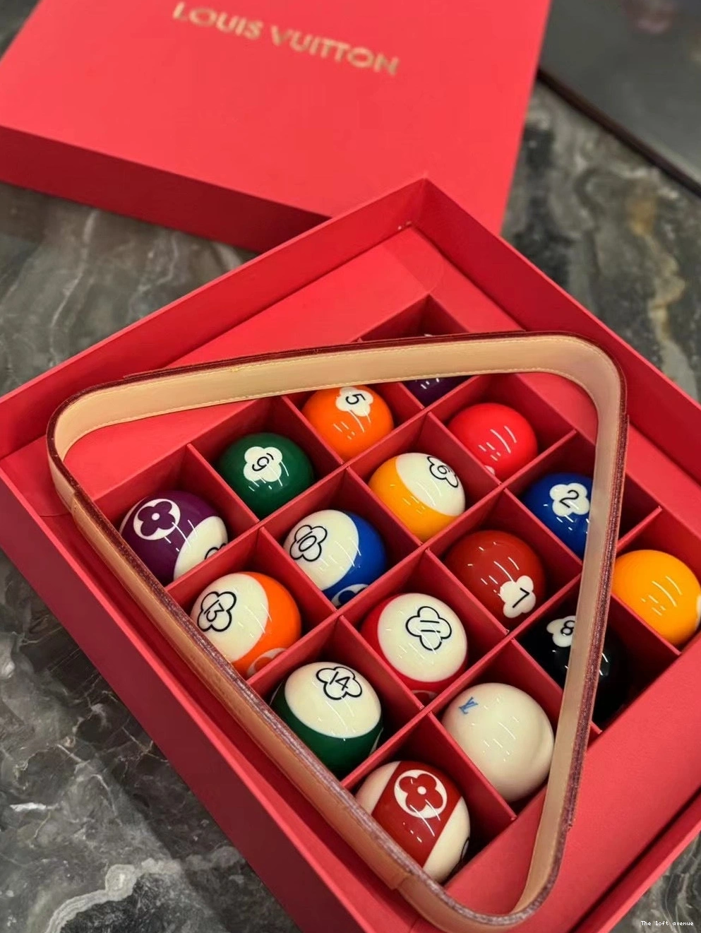 LV TABLE POOL SET 0712